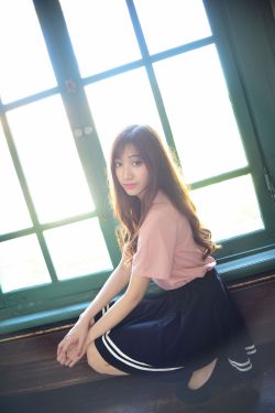 打扑克两人剧烈运动视频